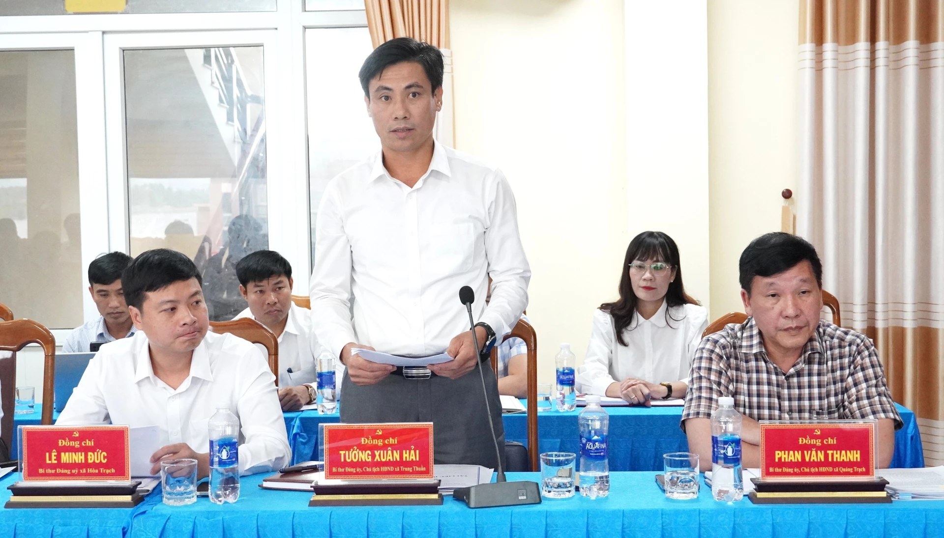 Đại diện Thường trực Đảng ủy  xã Trung Thuần báo cáo tại buổi làm việc - Ảnh: Q.V