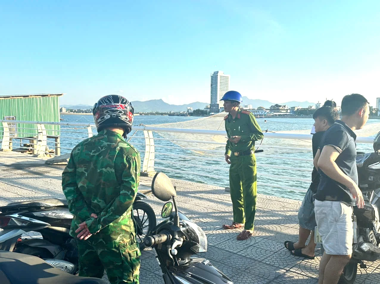 Khu vực phát hiện thi thể nạn nhân trôi dạt trên sông Nhật Lệ - Ảnh: T.Đ