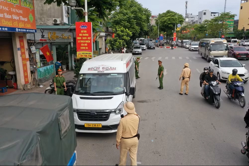 Từ 2028, đơn vị kinh doanh vận tải hành khách theo hợp đồng phải thực hiện kết nối, chia sẻ dữ liệu về các nội dung của Hợp đồng vận tải hành khách trước khi thực hiện chuyến đi cho Bộ Công an. (Nguồn: TTXVN)