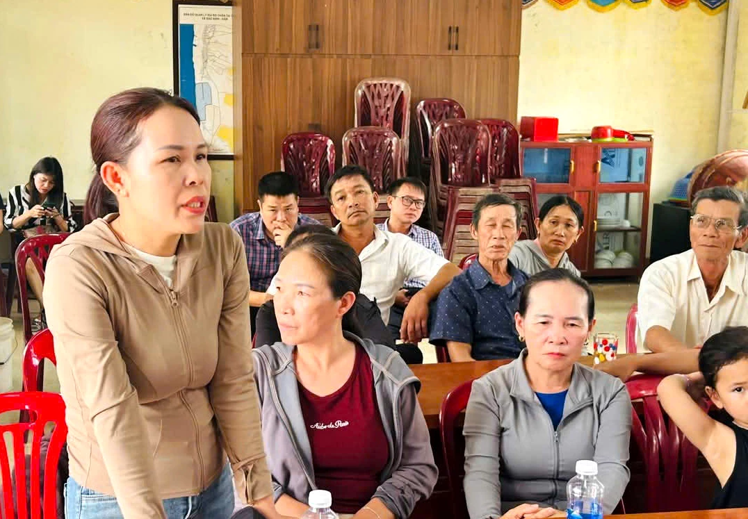 Đại diện các hộ dân trao đổi ý kiến - Ảnh: P. V.