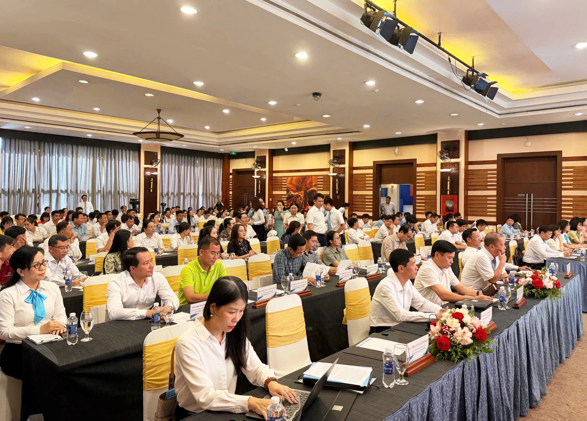 Các đại biểu dự hội nghị - Ảnh: Nh. V