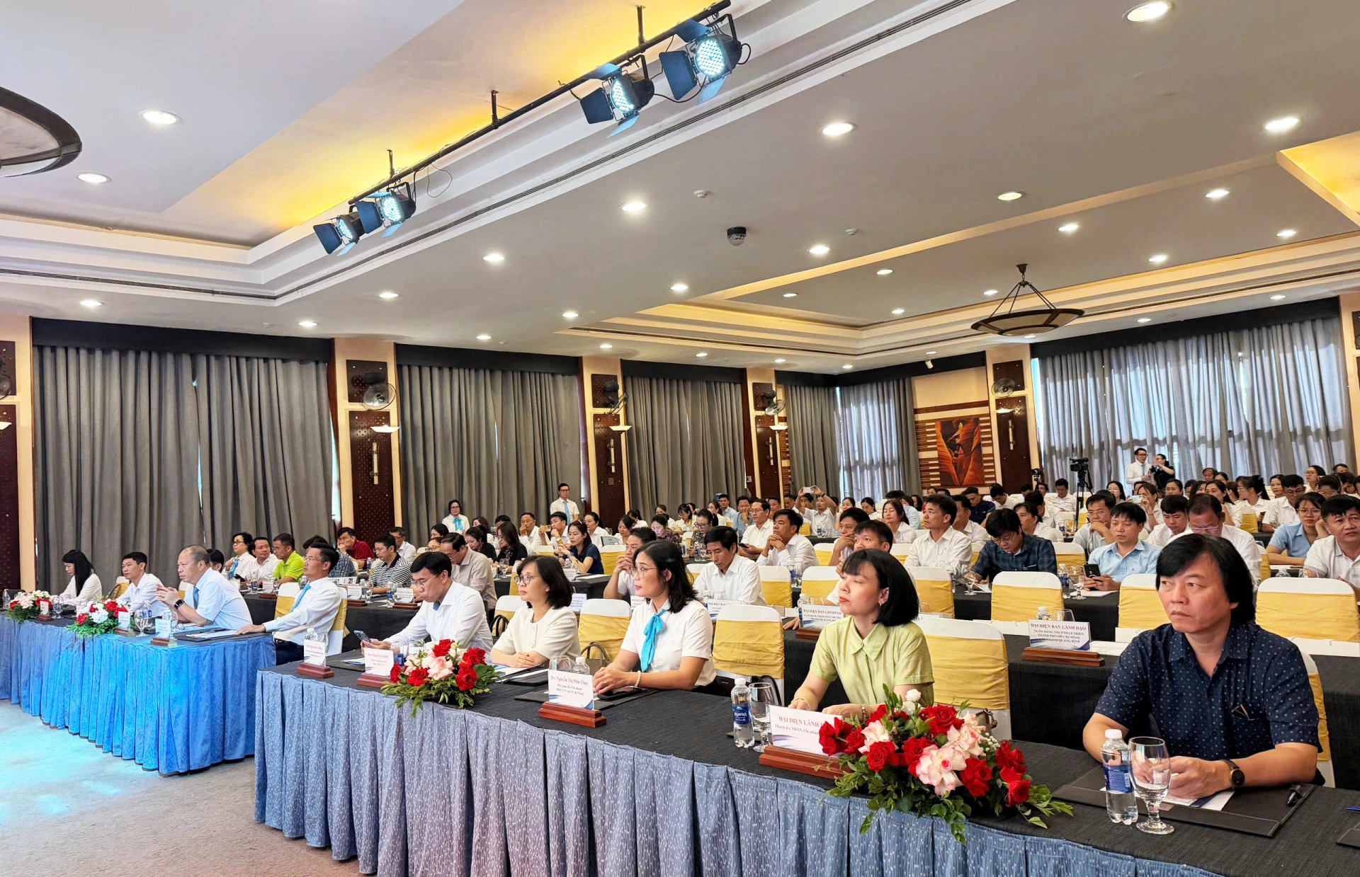 Các đại biểu dự hội nghị - Ảnh: Nh. V
