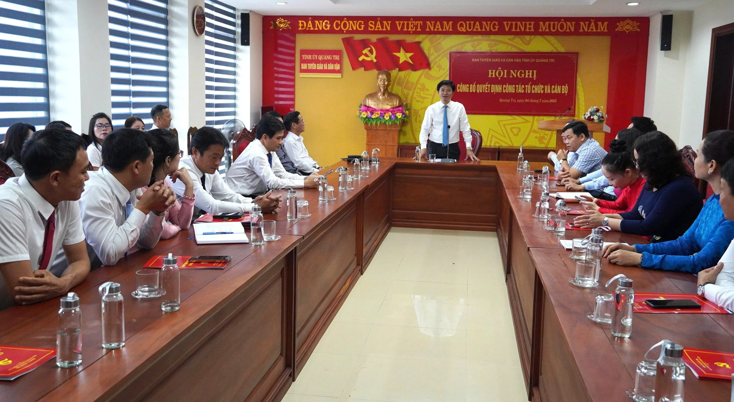 Quan tâm xây dựng đội ngũ cán bộ Tuyên giáo có bản lĩnh chính trị vững vàng, tâm huyết với công việc, luôn hướng về cơ sở, bám sát thực tiễn và gắn bó mật thiết với Nhân dân - Ảnh: N.Diệu