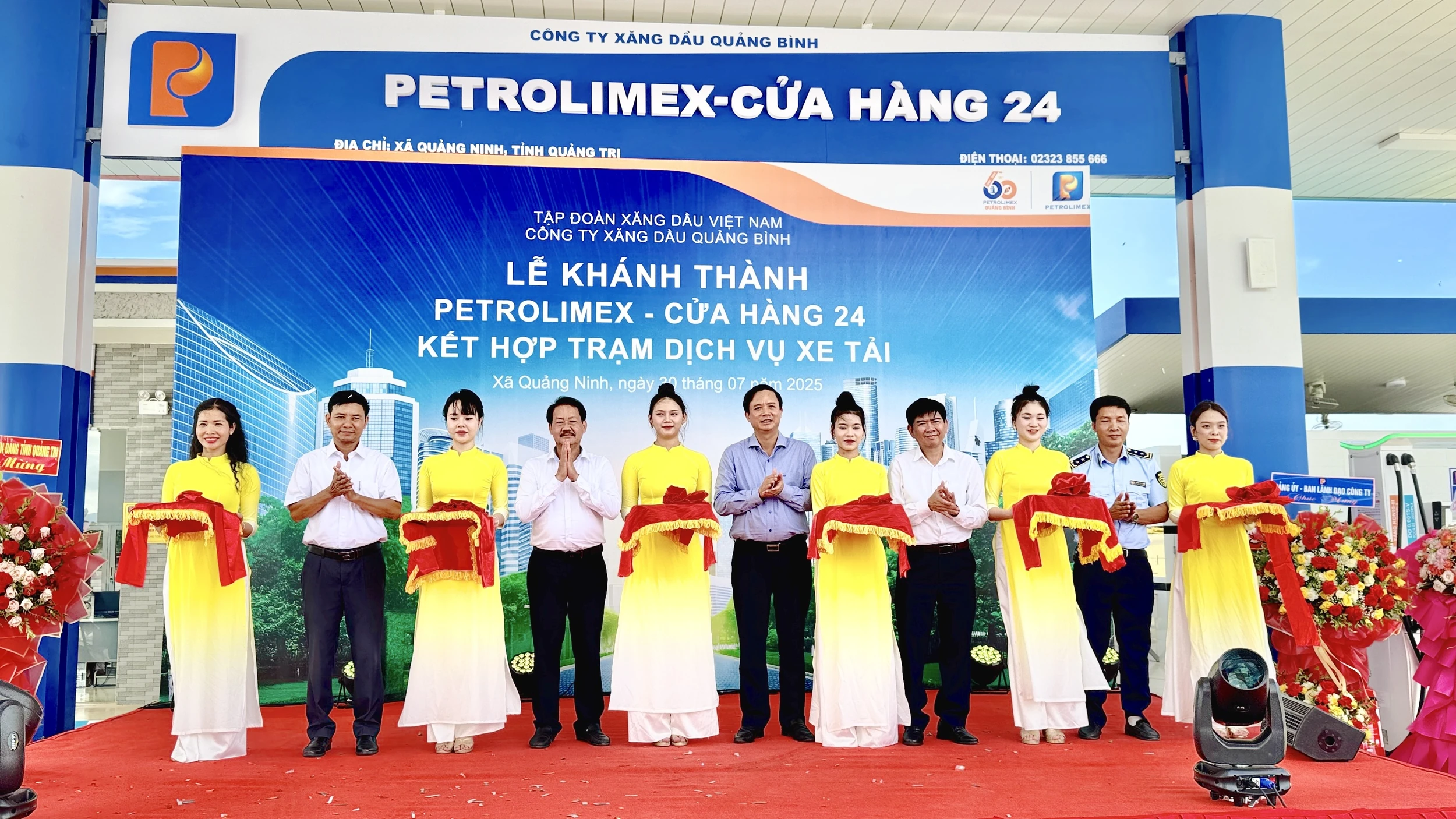 Khánh thành Petrolimex - Cửa hàng 24 kết hợp Trạm dịch vụ xe tải trên tuyến đường tránh Quốc lộ 1 - Ảnh: Q.N