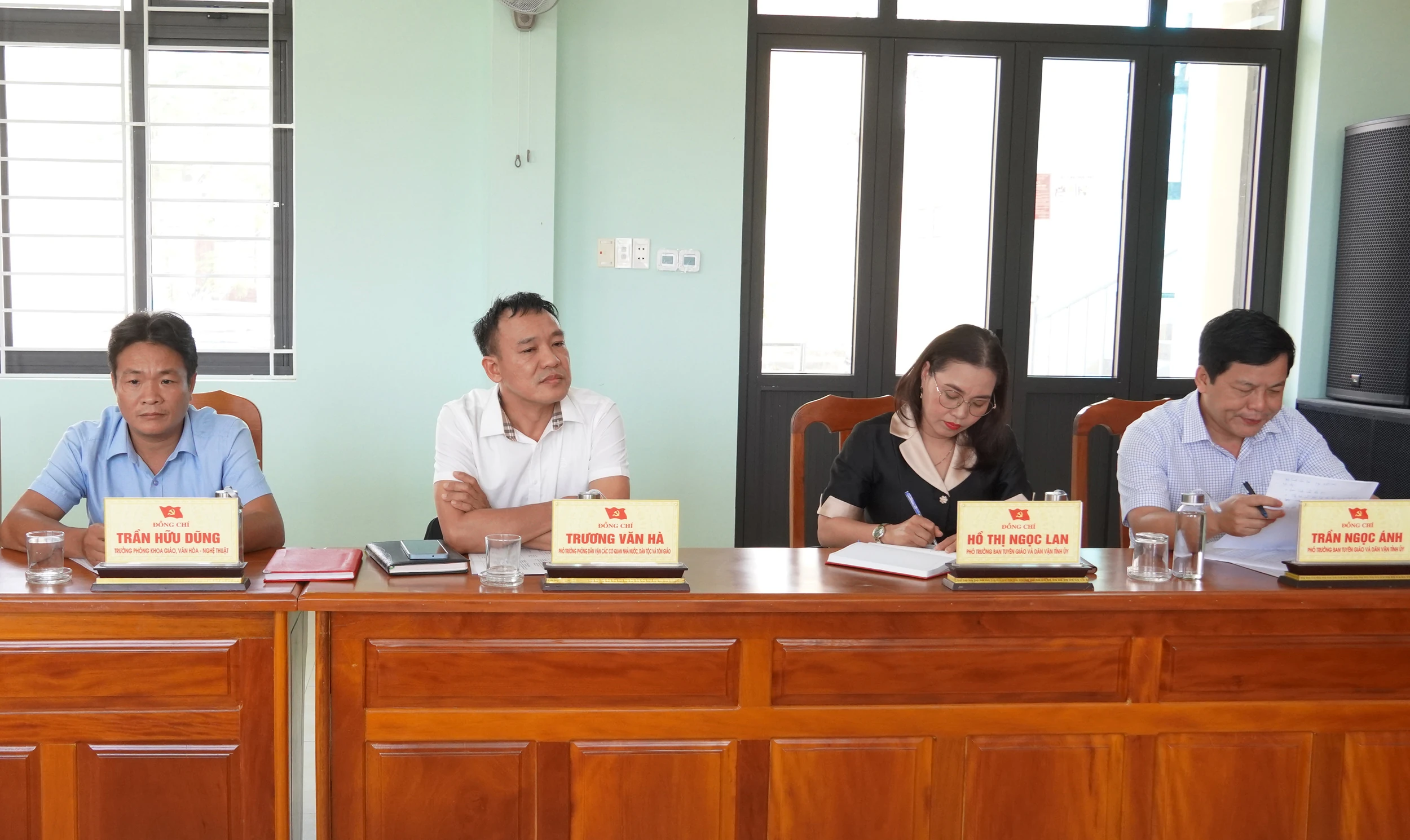 Các đại biểu tham dự buổi làm việc - Ảnh: N.H
