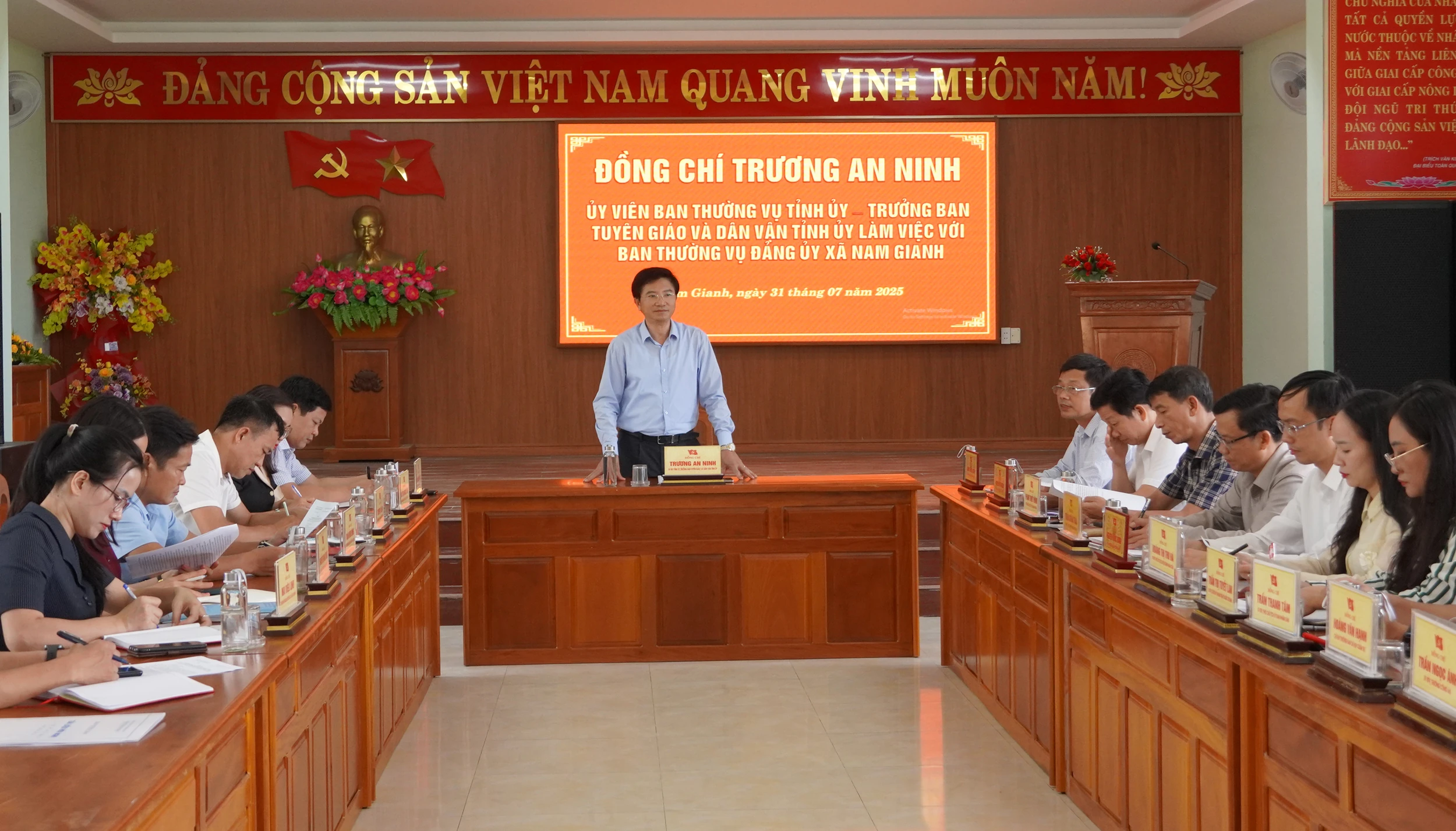 Trưởng ban Tuyên giáo và Dân vận Tỉnh ủy Trương An Ninh phát biểu kết luận buổi làm việc - Ảnh: N.H