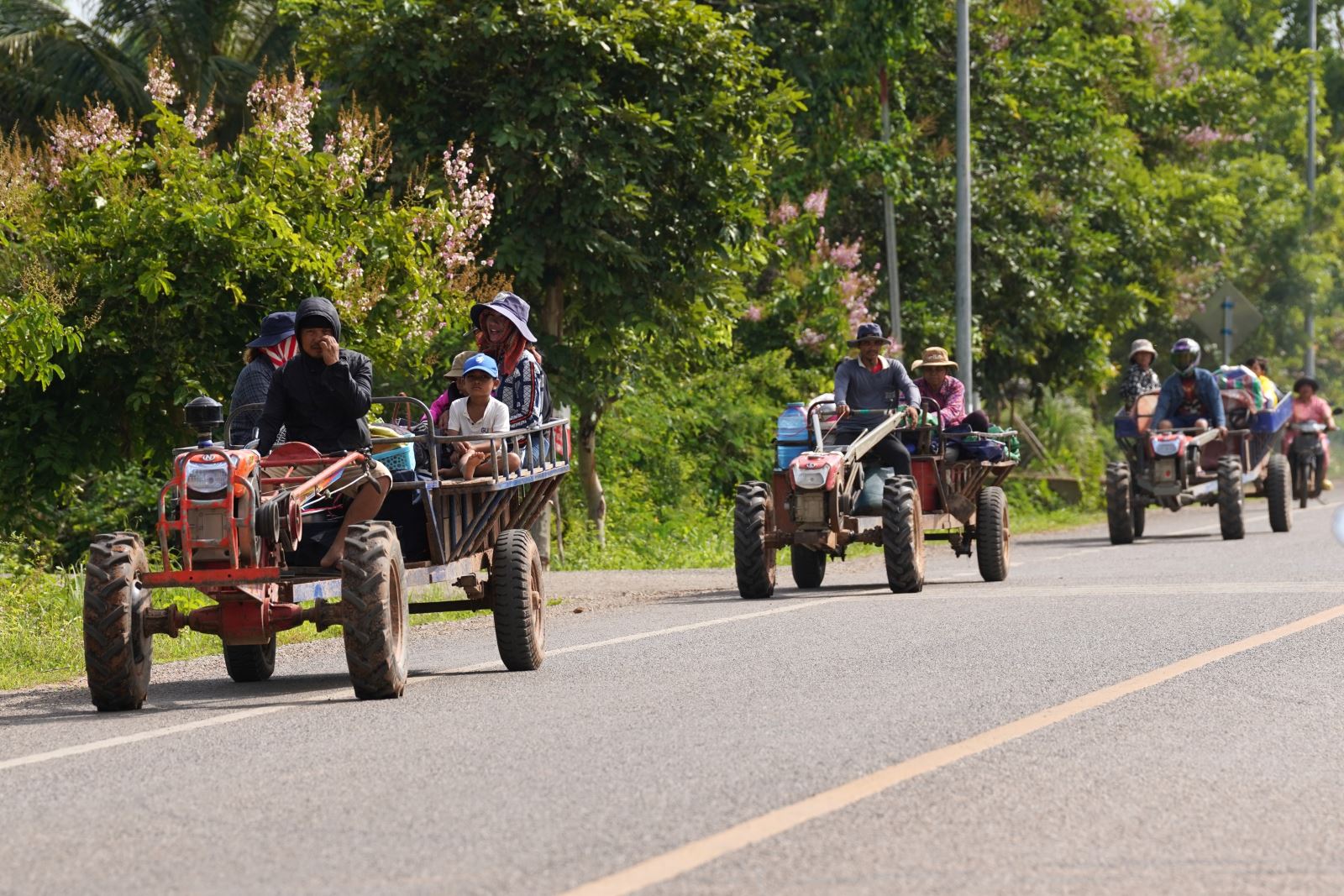Phó Thủ tướng kiêm Bộ trưởng Bộ Giáo dục, Thanh niên và Thể thao Campuchia, ông Hangchuon Naron, cho biết do xung đột biên giới kéo dài với Thái Lan, Campuchia đã quyết định hoãn kỳ thi tốt nghiệp trung học toàn quốc năm nay.