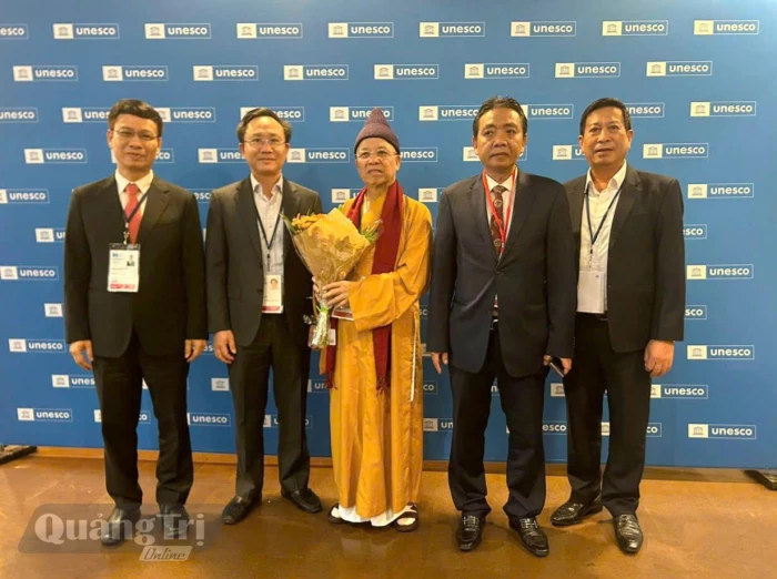 Một làng lúa ở cạnh làng hoa