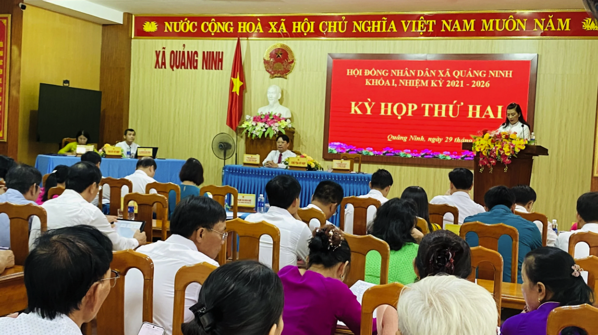 Toàn cảnh kỳ họp thứ 2 HĐND xã Quảng Ninh, nhiệm kỳ 2021 - 2026 - Ảnh: T.L