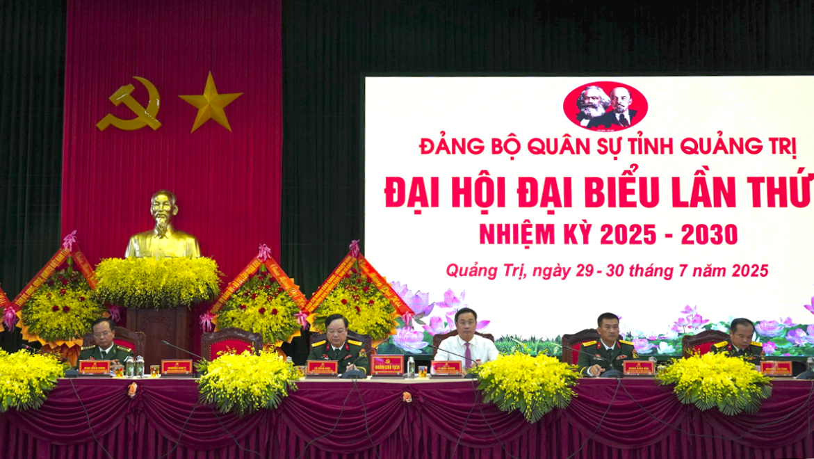 Đoàn chủ tịch điều hành Đại hội - Ảnh: QV