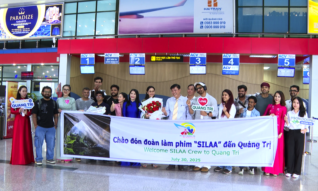 Chào đón đoàn làm phim SILAA đến Quảng Trị - Ảnh: Thanh Châu