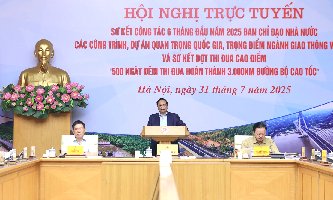 Thủ tướng Chính phủ Phạm Minh Chính chủ trì hội nghị tại điểm cầu Chính phủ - Ảnh: VGP/Nhật Bắc