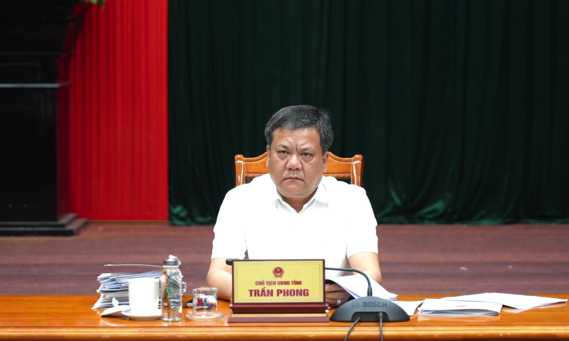 Chủ tịch UBND tỉnh Trần Phong dự hội nghị tại điểm cầu tỉnh Quảng Trị - Ảnh: T.Đ