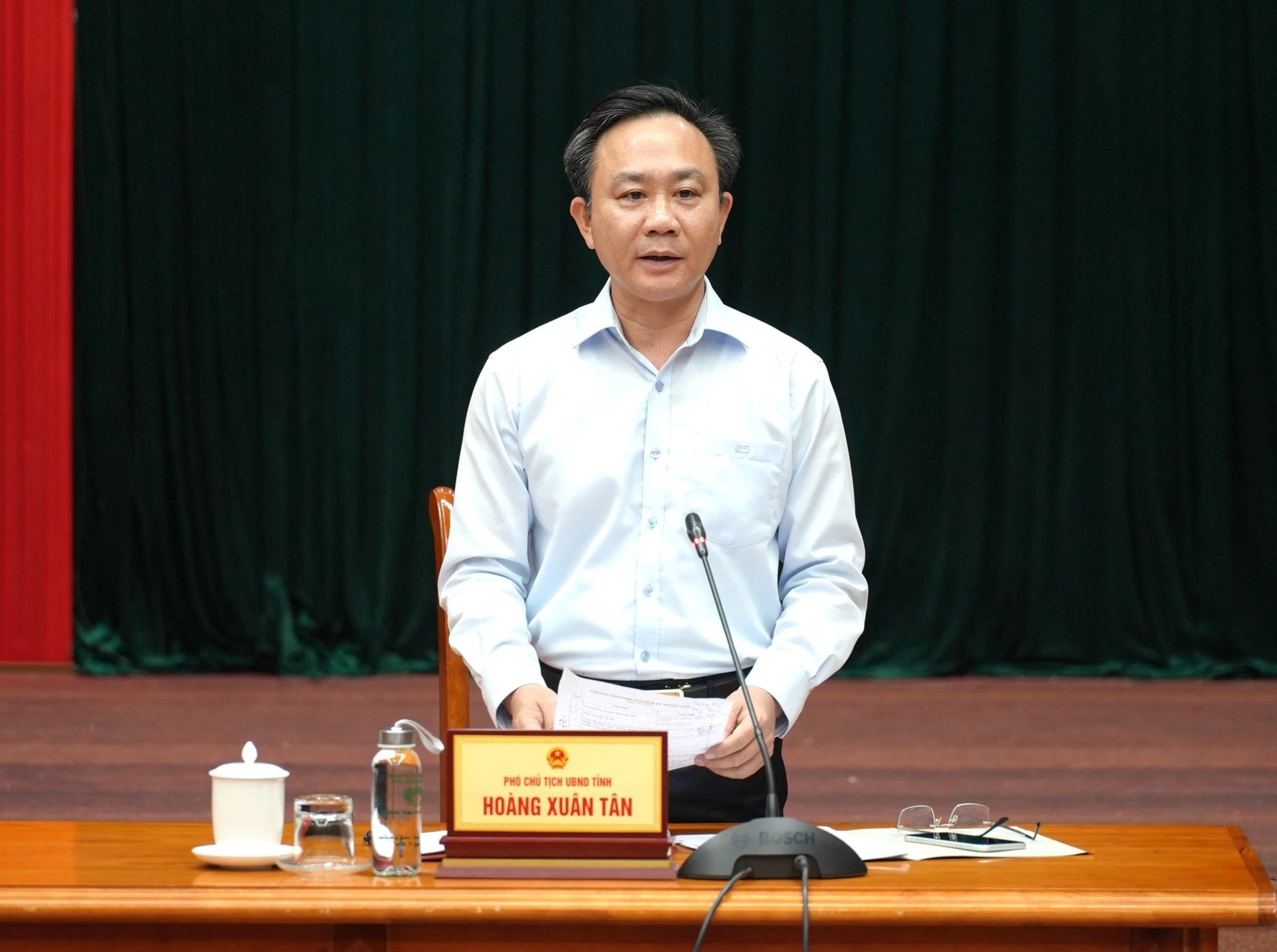 Phó Chủ tịch UBND tỉnh Hoàng Xuân Tân phát biểu tại buổi họp báo - Ảnh: T.Đ