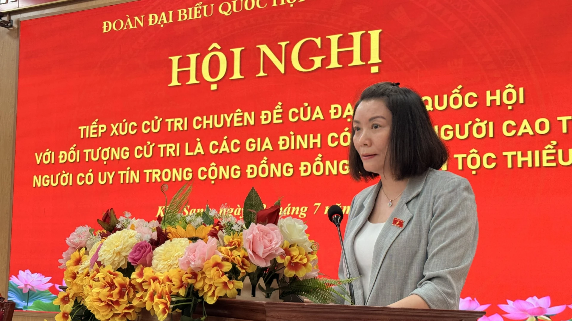 Đồng chí Nguyễn Minh Tâm, Phó Trưởng Đoàn ĐBQH tỉnh phát biểu tại buổi tiếp xúc với cử tri Khe Sanh - Ảnh: Hoàng Hùng