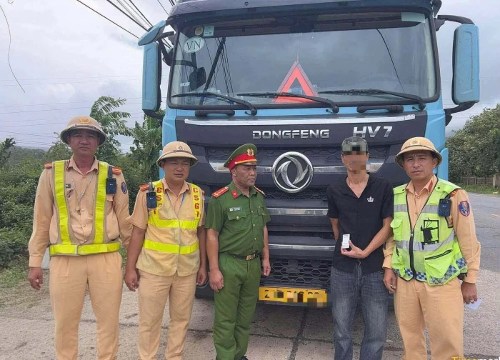 Bắt giữ đối tượng tàng trữ trái phép hơn 400 viên ma túy trong xe đầu kéo