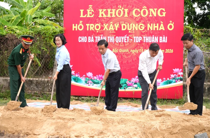 Lãnh đạo tỉnh dự lễ khởi công xây dựng nhà ở cho gia đình chính sách