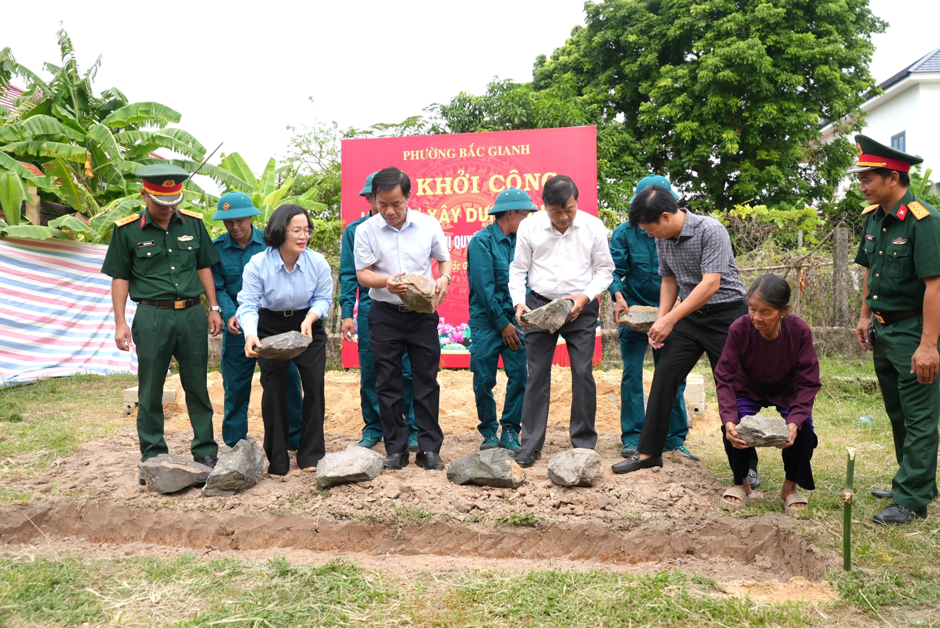 Mỗi ngôi nhờ được khởi công đều thể hiện sự tri ân sâu sắc của Đảng và Nhà nước đối với các gia đình chính sách - Ảnh: T.Đ