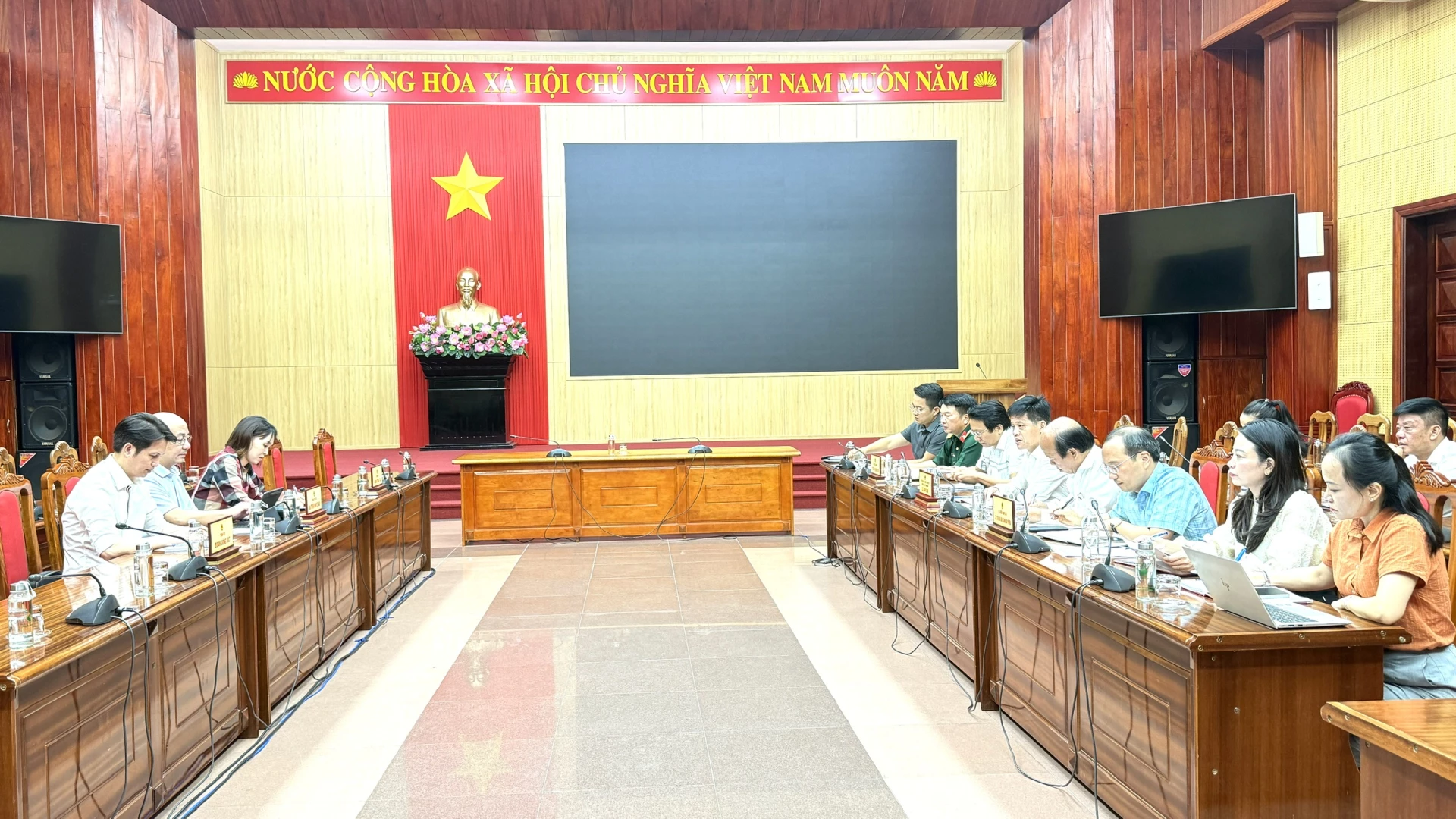 Quang cảnh buổi làm việc - Ảnh: NL