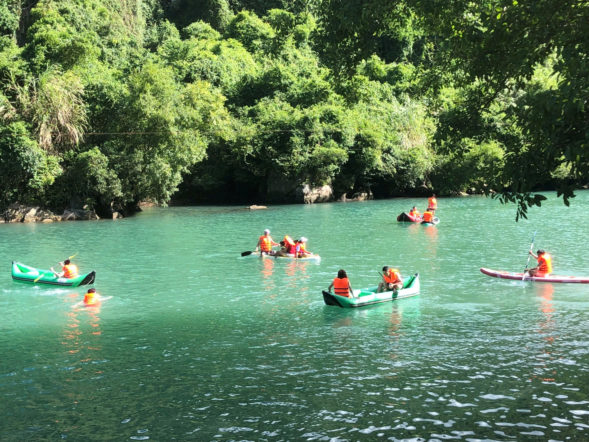 Sông Chày (Phong Nha-Kẻ Bàng) với màu nước ngọc bích -Ảnh: A.T