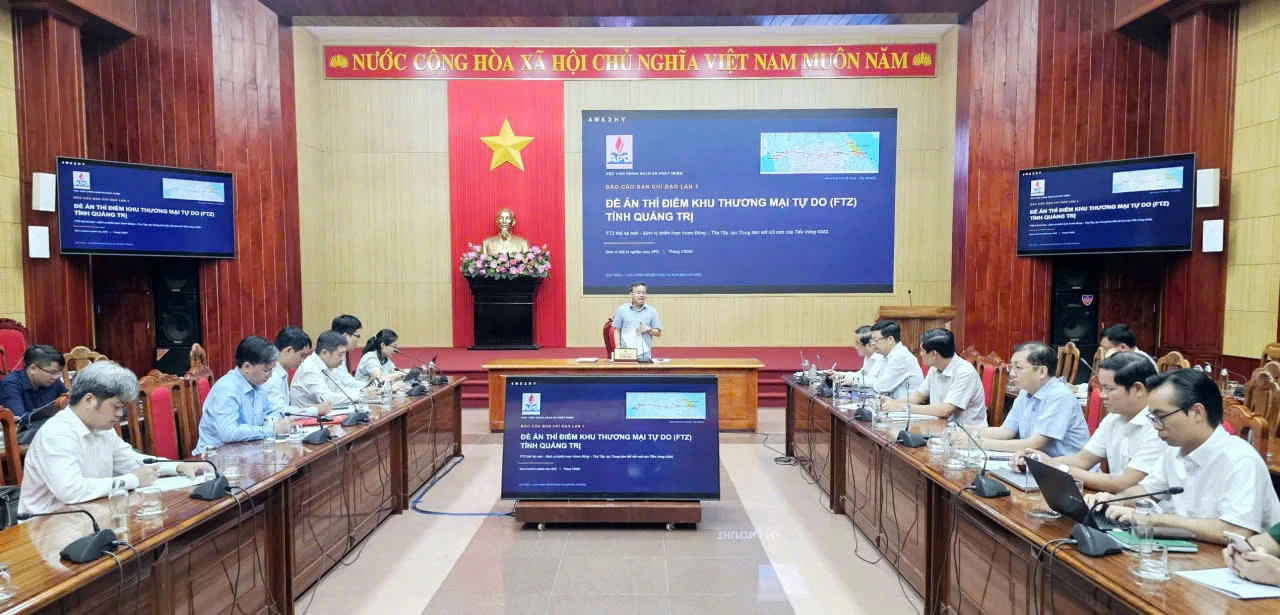 Quang cảnh cuộc họp - Ảnh: P.K