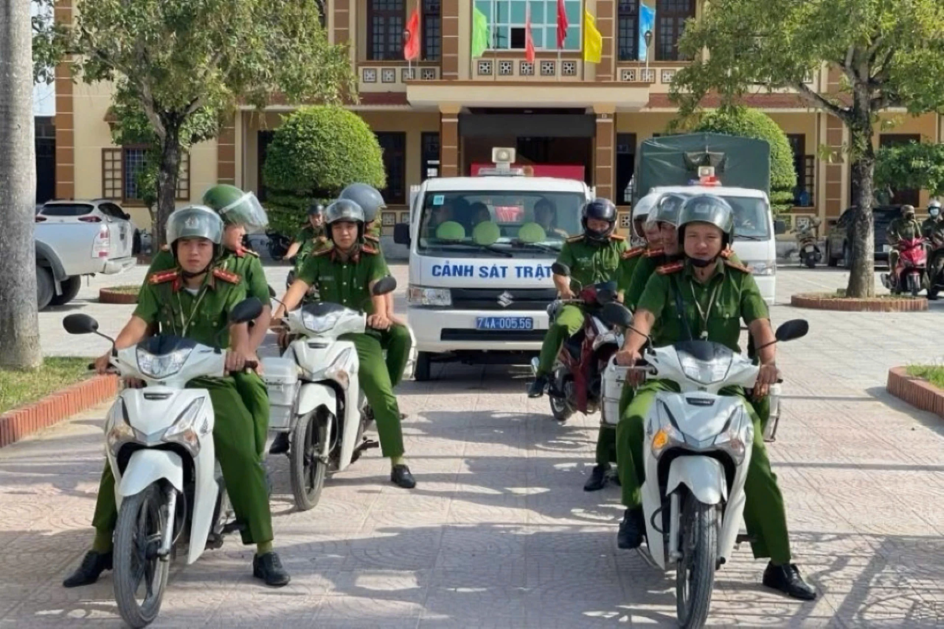 Công an các xã, phường trên địa bàn tỉnh Quảng Trị ra quân trấn áp tội phạm, đảm bảo an ninh trật tự - Ảnh: M.H