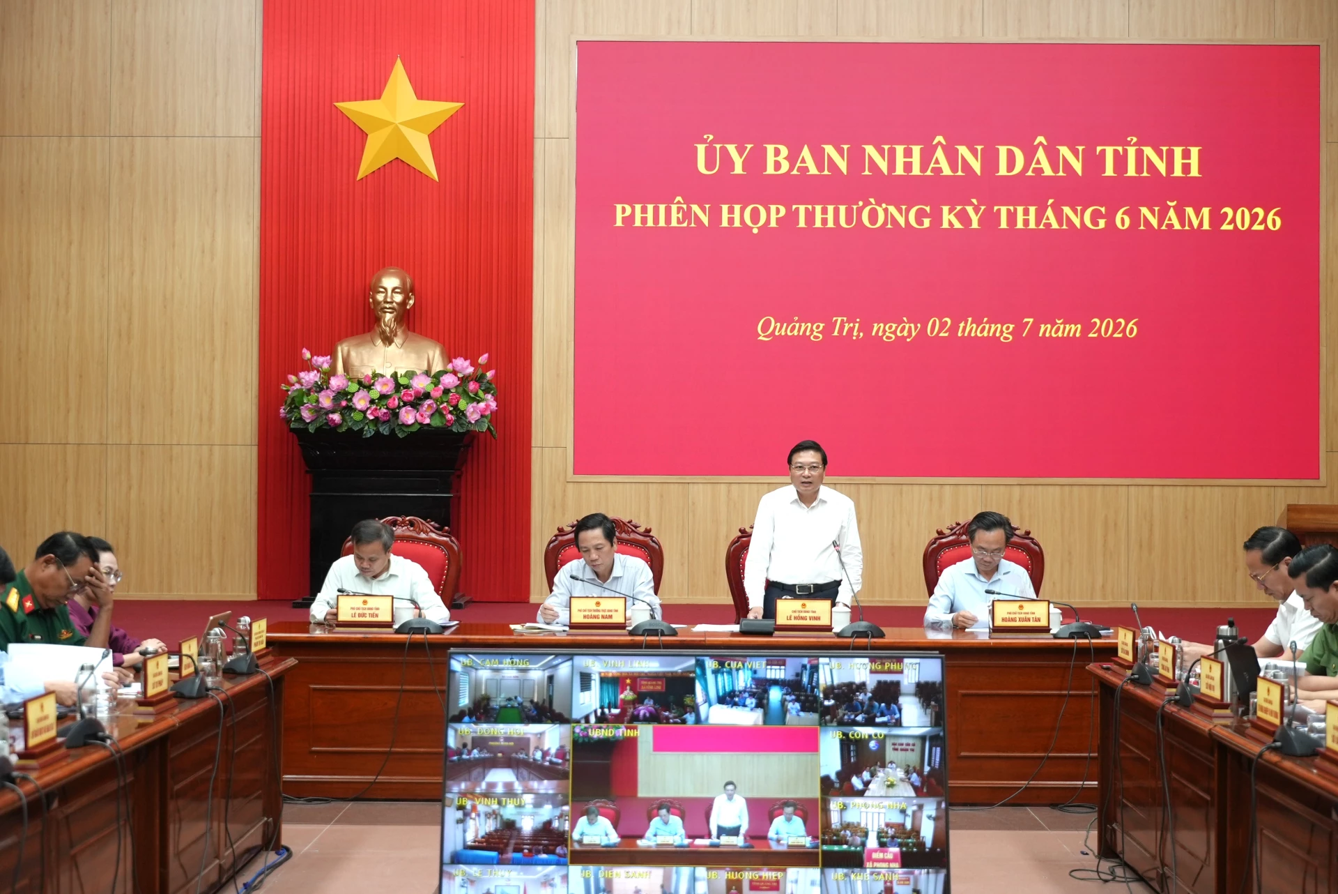 Đồng chí Lê Hồng Vinh, Chủ tịch UBND tỉnh và các đồng chí Phó Chủ tịch UBND tỉnh chủ trì phiên họp - Ảnh: T.Đ