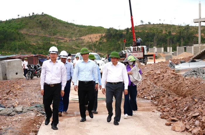 Đẩy nhanh tiến độ dự án Trường nội trú tiểu học và trung học cơ sở Dân Hóa