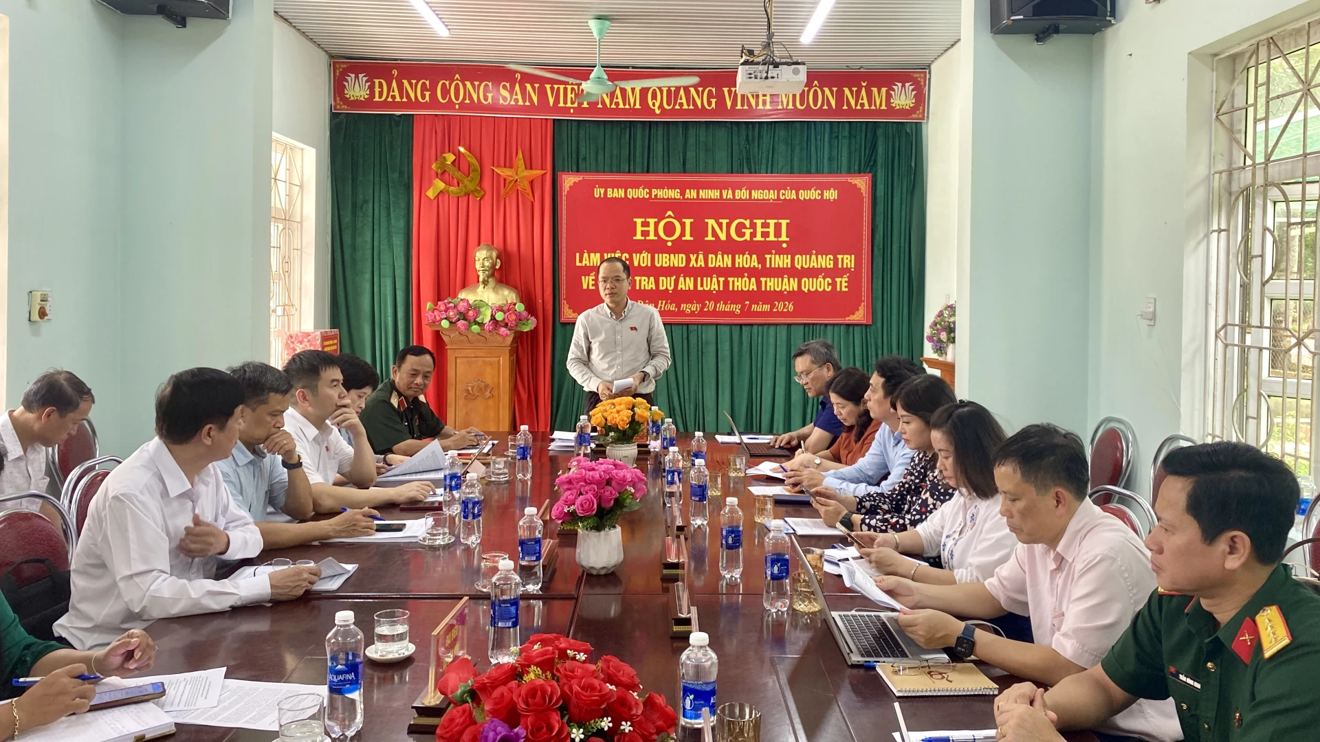 Quang cảnh buổi làm việc - Ảnh H.N