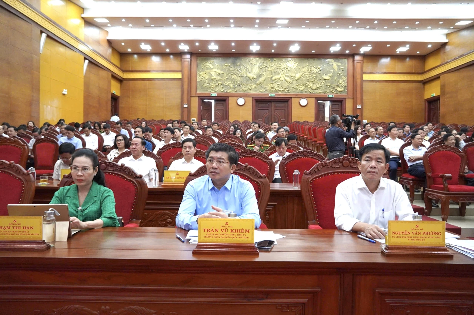 Các đại biểu tham dự tại điểm cầu Quảng Trị - Ảnh: NL