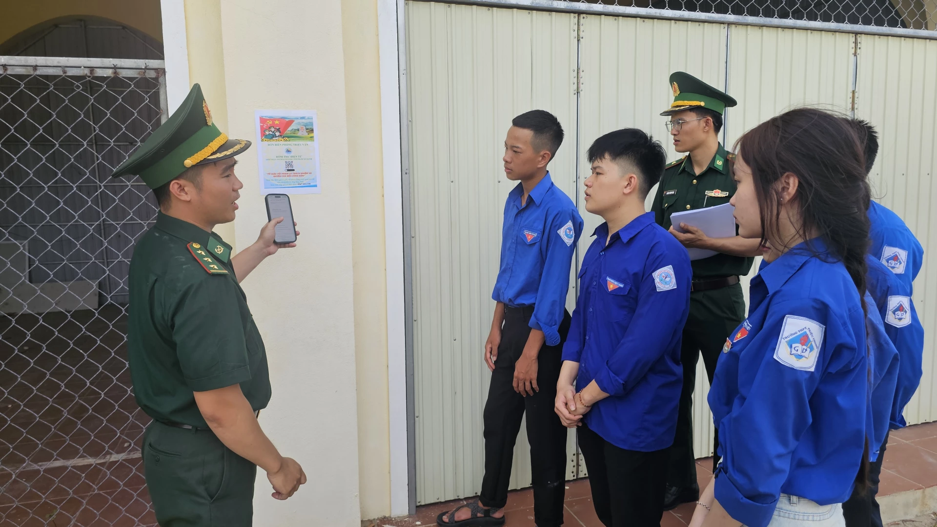 Đồn Biên phòng Triệu Vân triển khai mô hình “Hòm thư góp ý, tố giác tội phạm” bằng mã QR - Ảnh: N.T.H