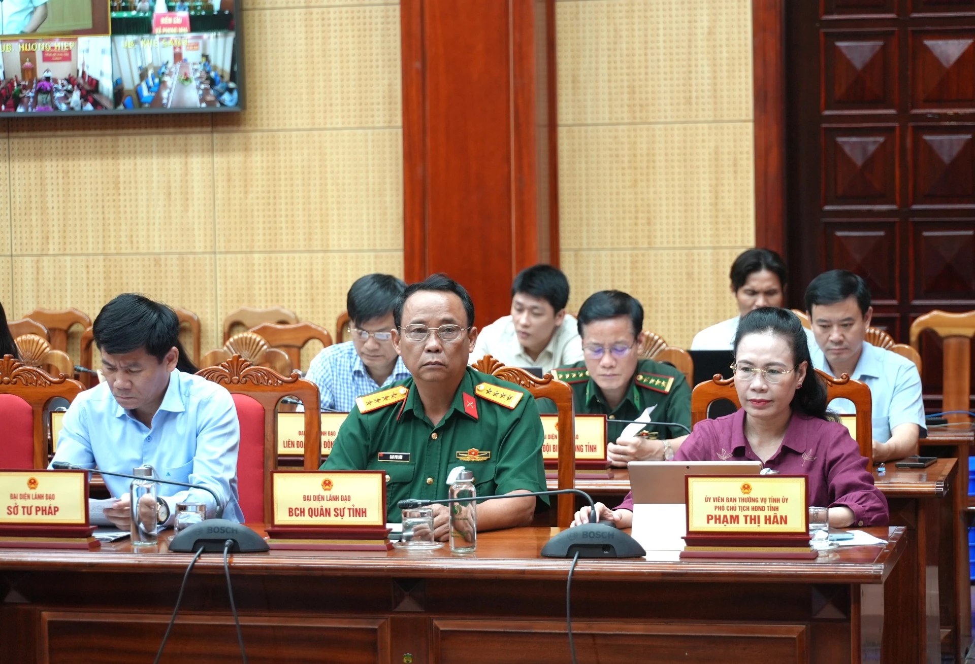 Các đại biểu tham dự phiên họp - Ảnh: T.Đ
