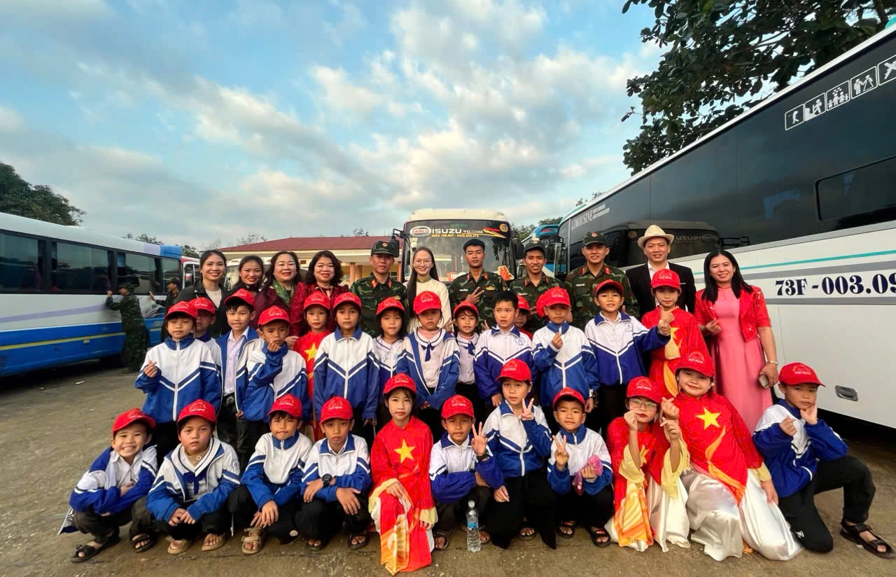 Trường tiểu học Phú Định tổ chức cho học sinh tham gia hoạt động trải nghiệm - Ảnh: L.M