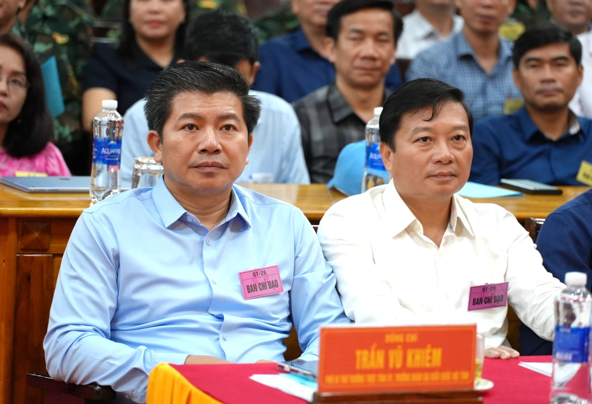 Đồng chí Trần Vũ Khiêm, Phó Bí thư Thường trực Tỉnh ủy và đồng chí Lê Hồng Vinh, Chủ tịch UBND tỉnh dự khai mạc diễn tập - Ảnh: T.Đ