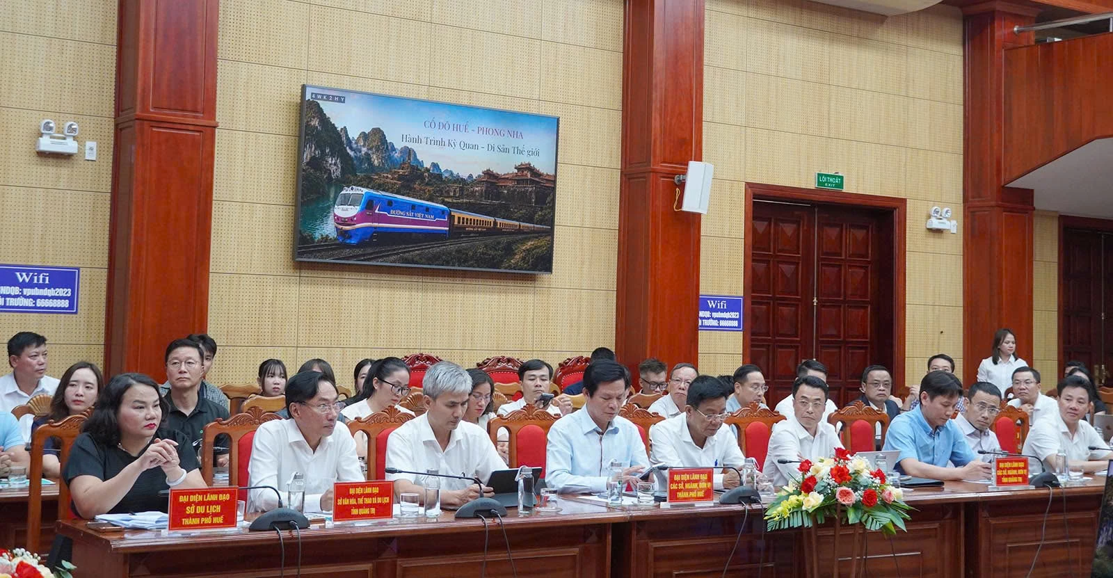 Các đại biểu tham dự hội thảo - Ảnh: NL