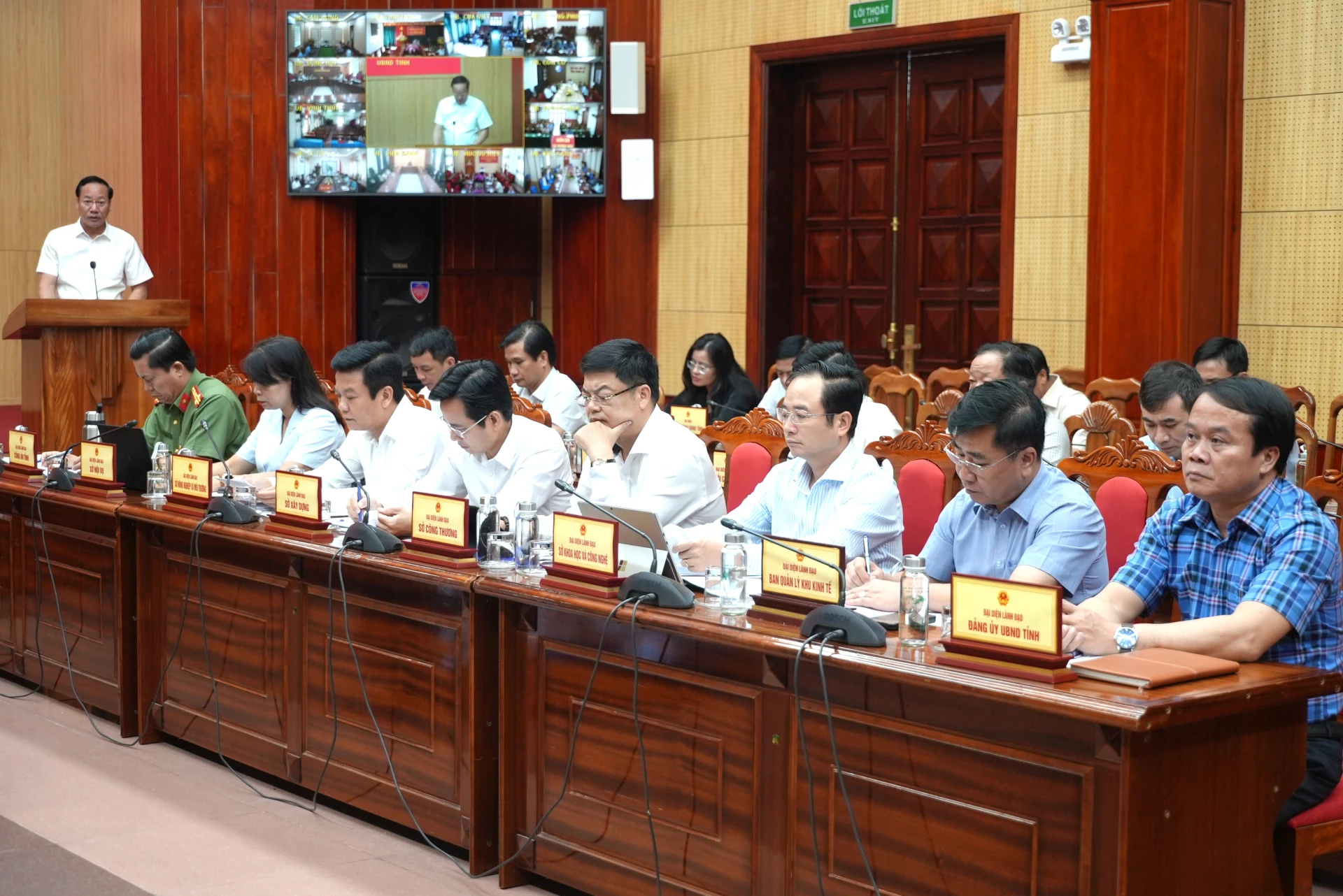 Các đại biểu tham dự phiên họp - Ảnh: T.Đ