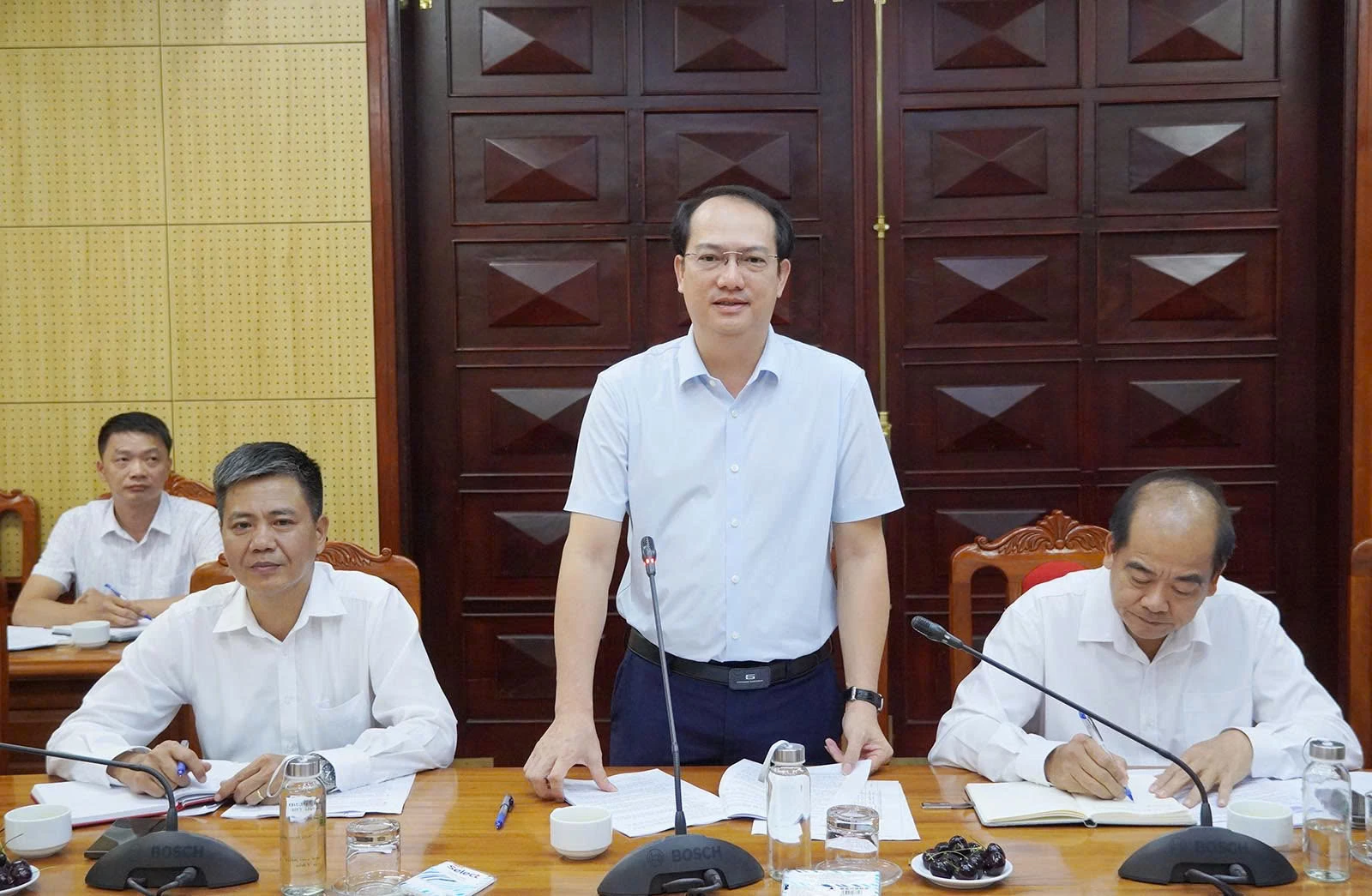 Lãnh đạo Tổng Công ty Đường sắt Việt Nam phát biểu tại buổi làm việc - Ảnh: H.N