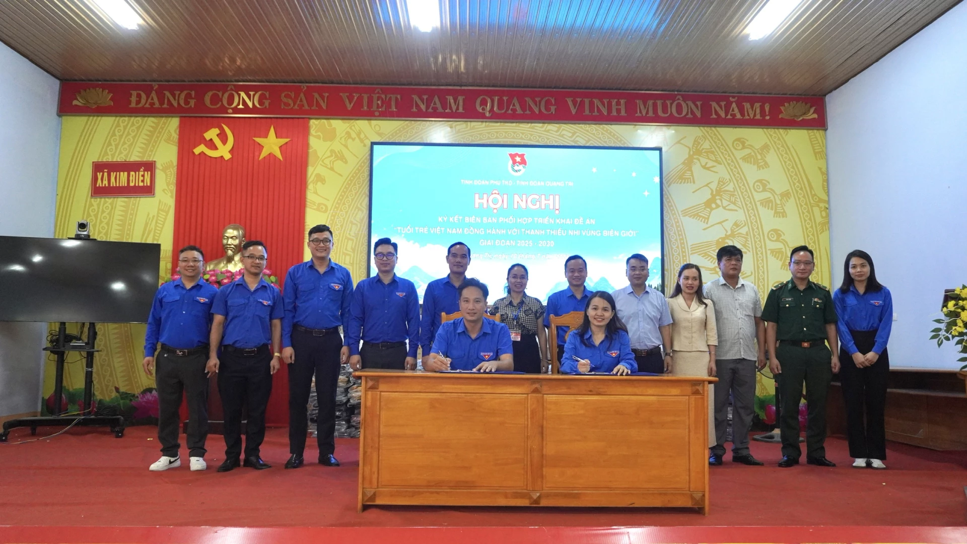 Ban Thường vụ Tỉnh Đoàn Quảng Trị và  Ban Thường vụ Tỉnh Đoàn Phú Thọ thực hiện ký kết chương trình phối hợp - Ảnh: H.T