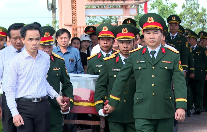 Lễ viếng, truy điệu và an táng hài cốt liệt sĩ tại Nghĩa trang liệt sĩ Gio Thành, xã Cửa Việt