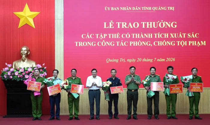 Trao thưởng các tập thể có thành tích xuất sắc trong công tác phòng, chống tội phạm