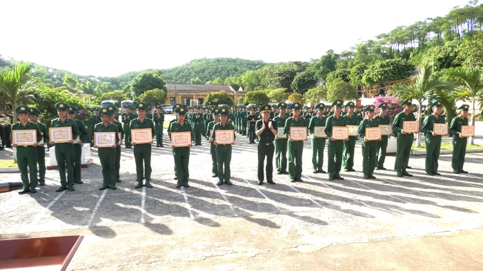 205 chiến sĩ mới hoàn thành nhiệm vụ huấn luyện