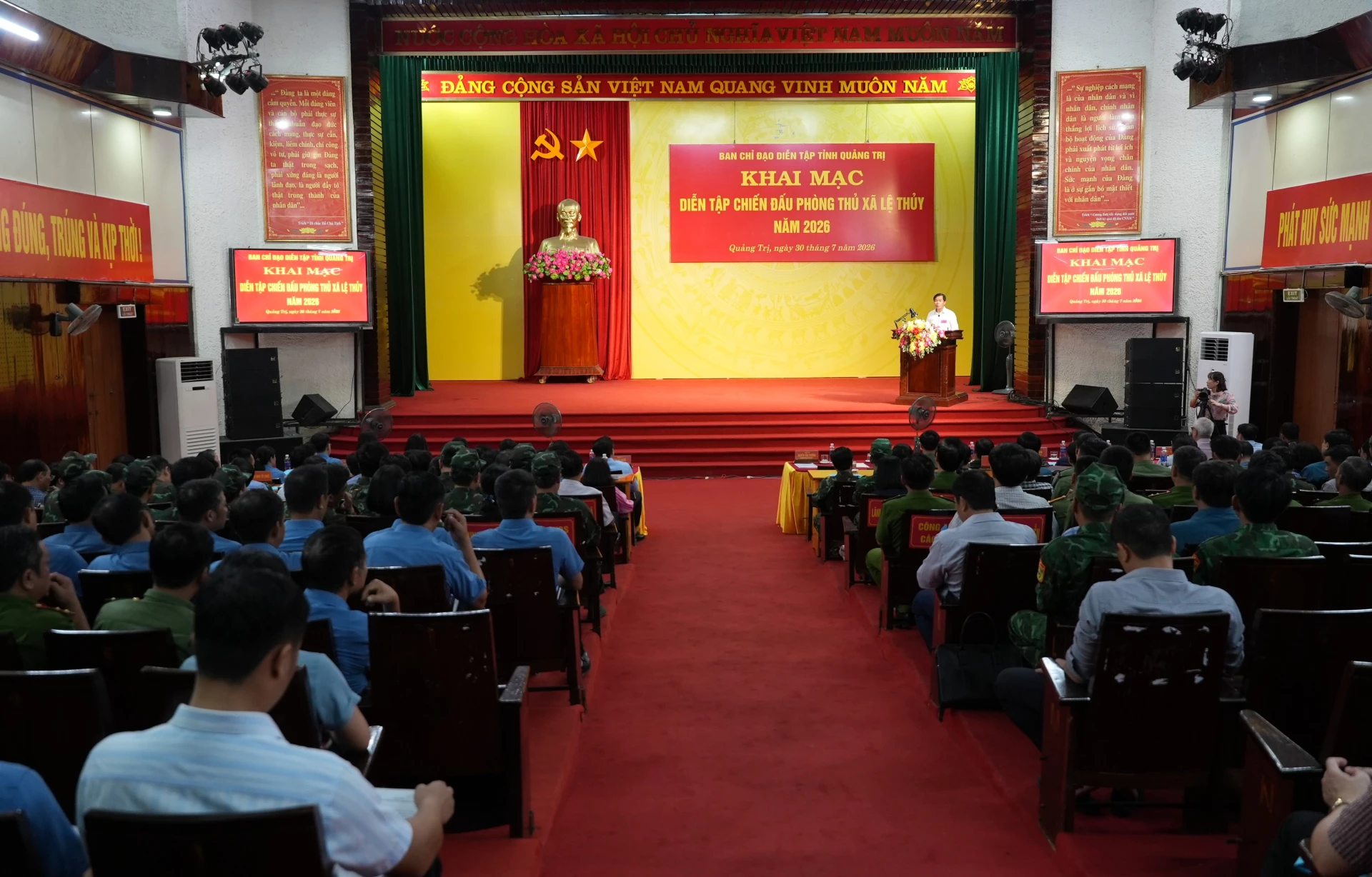Quang cảnh khai mạc diễn tập chiến đấu phòng thủ xã Lệ Thủy năm 2026 - Ảnh: T.Đ