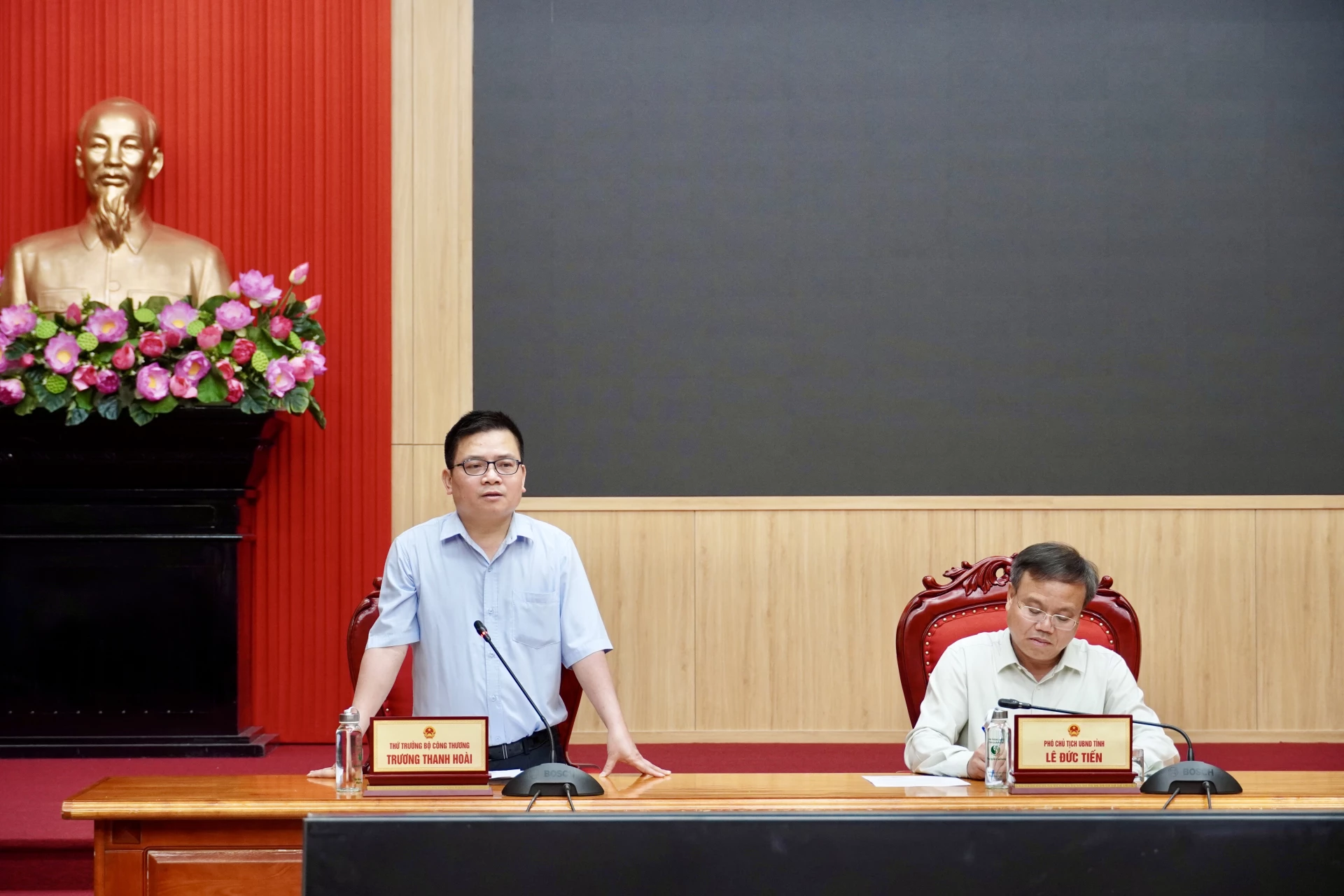 Đồng chí Trương Thanh Hoài, Thứ trưởng Bộ Công Thương phát biểu kết luận buổi làm việc - Ảnh: H.N