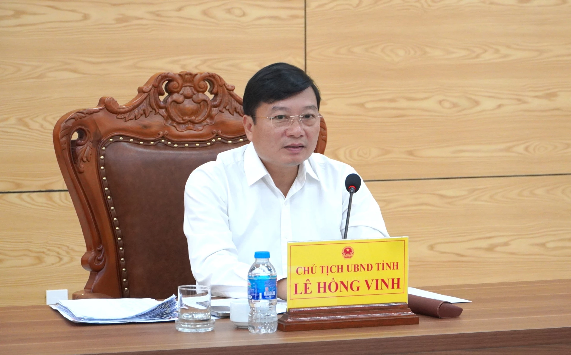 Đồng chí Lê Hồng Vinh, Phó Bí thư Tỉnh ủy, Chủ tịch UBND tỉnh trả lời, làm rõ các kiến nghị, phản ánh của công dân - Ảnh: T.Đ