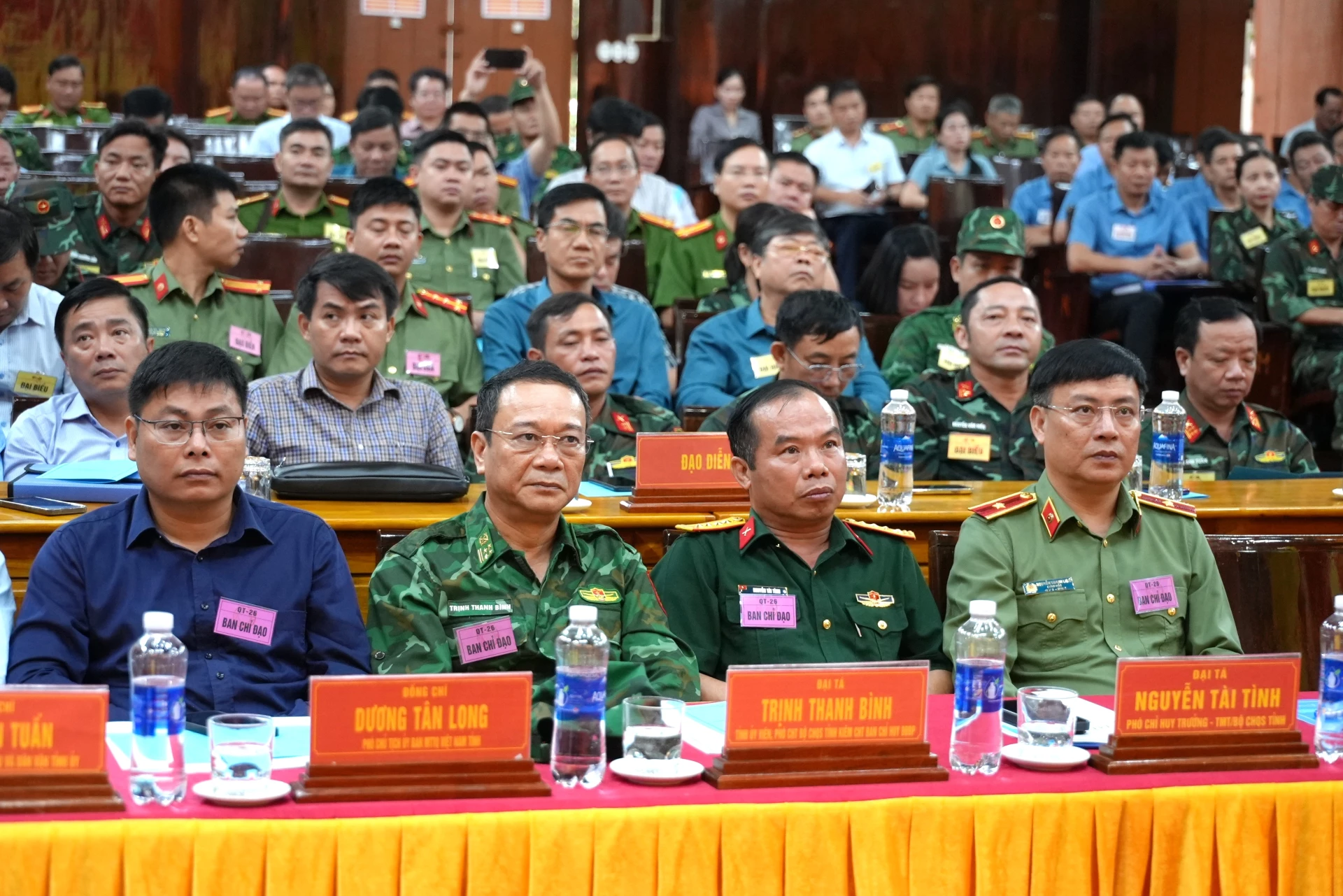 Các đại biểu tham dự khai mạc diễn tập chiến đấu phòng thủ xã Lệ Thủy năm 2026 - Ảnh: T.Đ