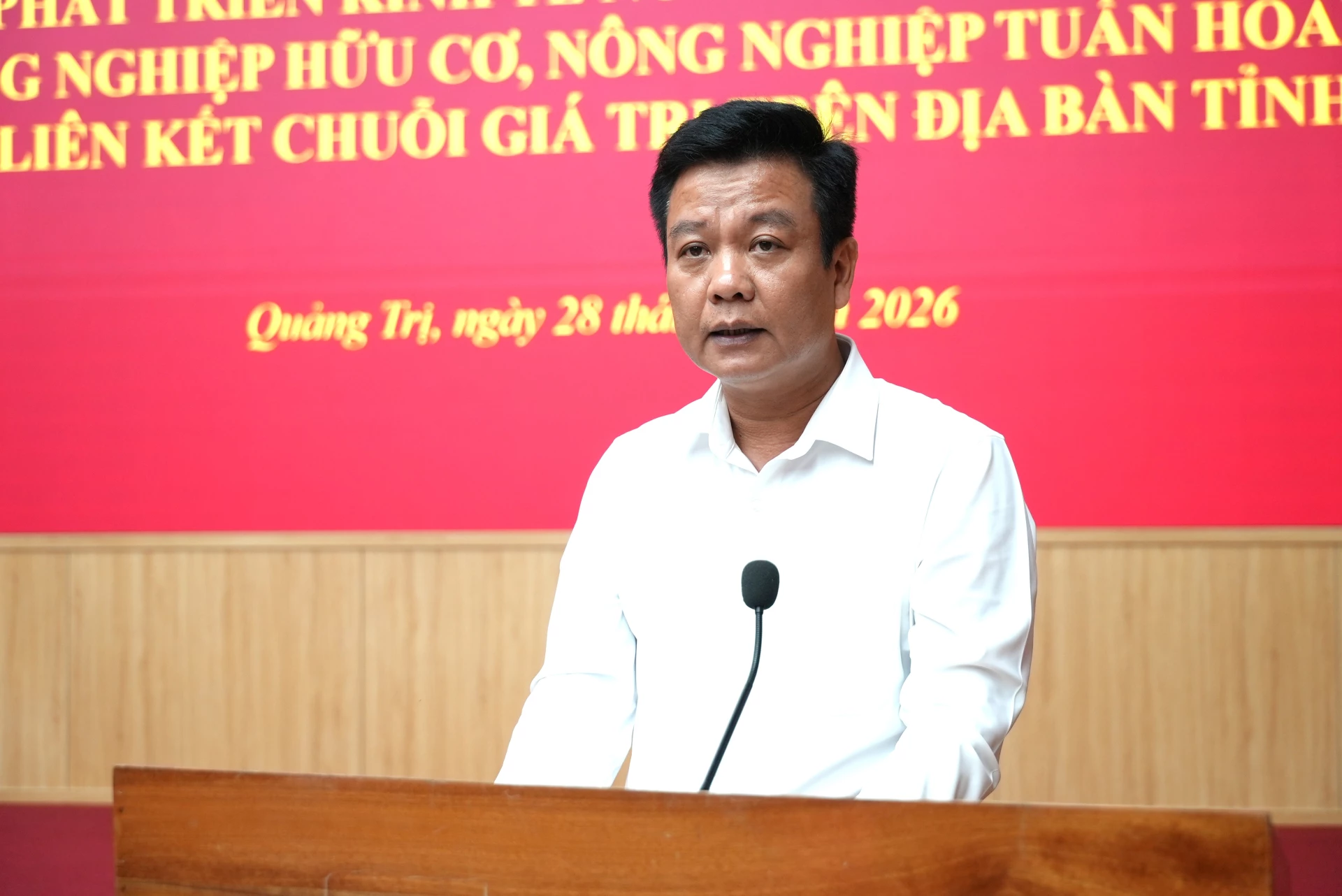 Lãnh đạo Sở Nông nghiệp và Môi trường báo cáo kết quả phát triển kinh tế nông nghiệp xanh, nông nghiệp hữu cơ, nông nghiệp tuần hoàn thời gian qua - Ảnh: T.Đ
