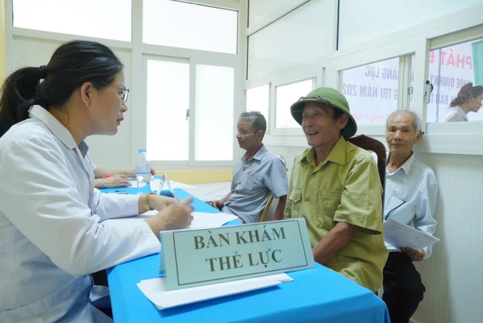 Quan tâm chăm lo người có công với cách mạng