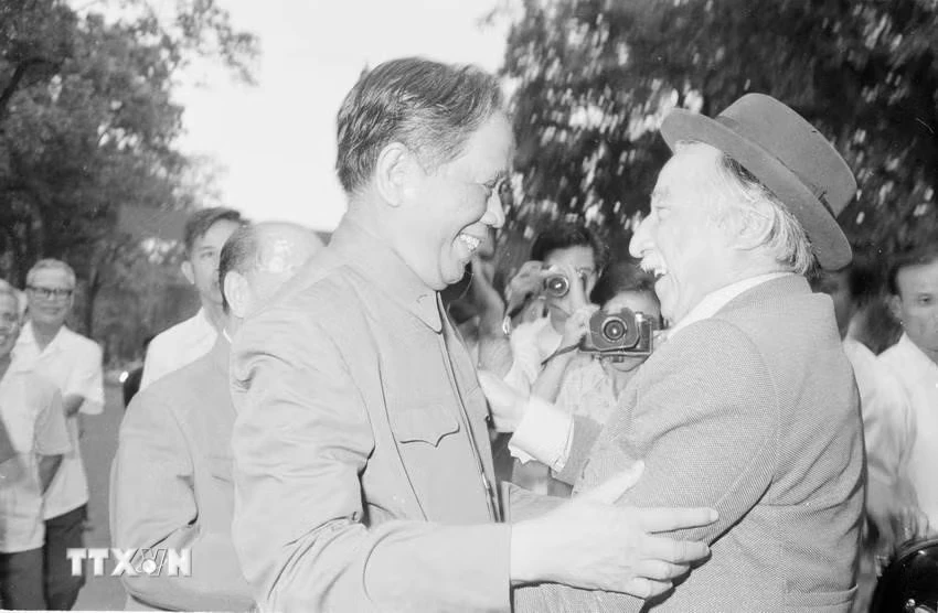 Tổng Bí thư Lê Duẩn đón và hội đàm với Tổng Bí thư Đảng Cộng sản Chile Luis Corvalán thăm Việt Nam (1978). (Ảnh: Ngọc Khanh/TTXVN)
