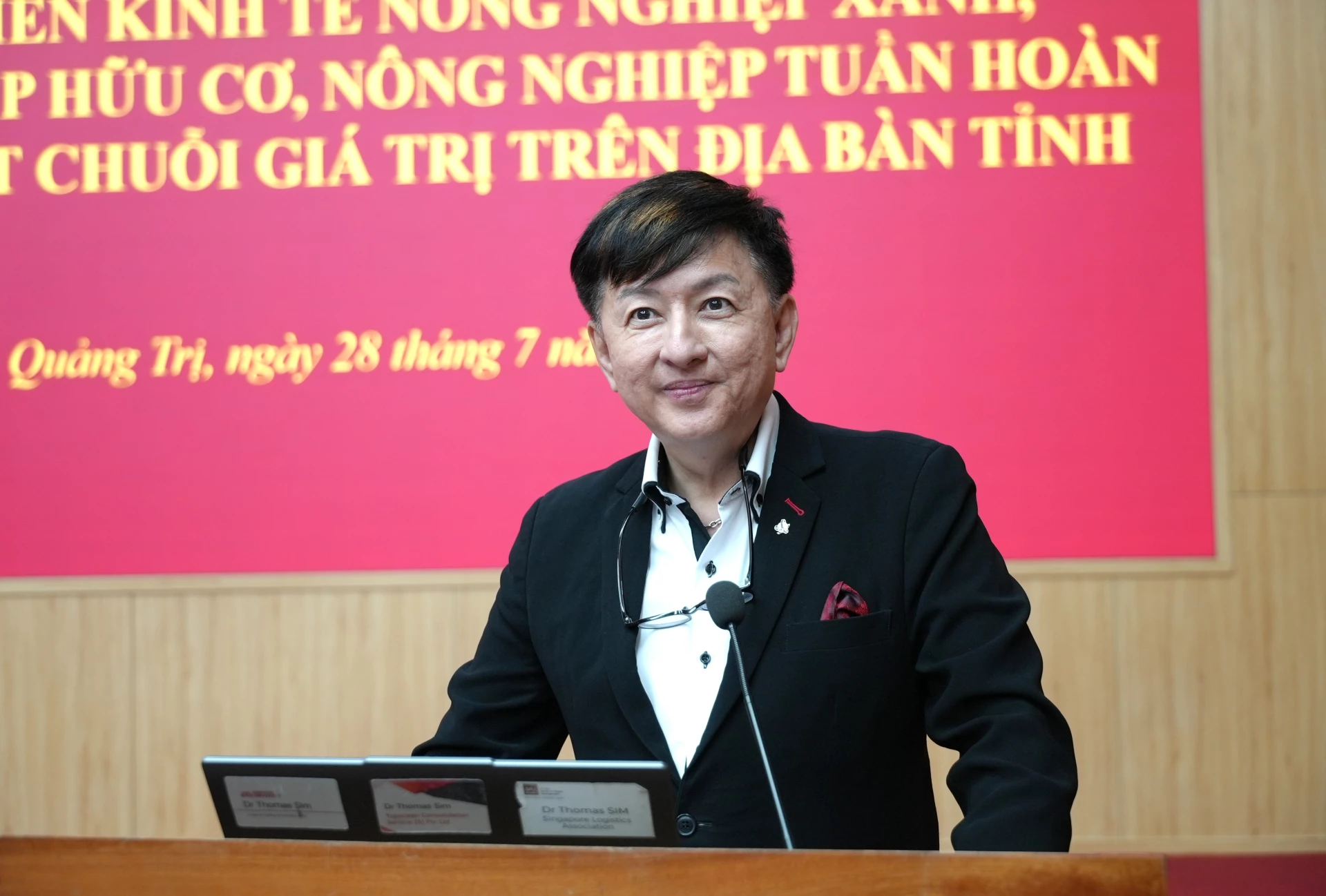 Giáo sư, Tiến sỹ Thomas Sim, Chủ tịch Liên đoàn Quốc tế các Hiệp hội Giao nhận Vận tải phát biểu tại hội nghị - Ảnh: T.Đ