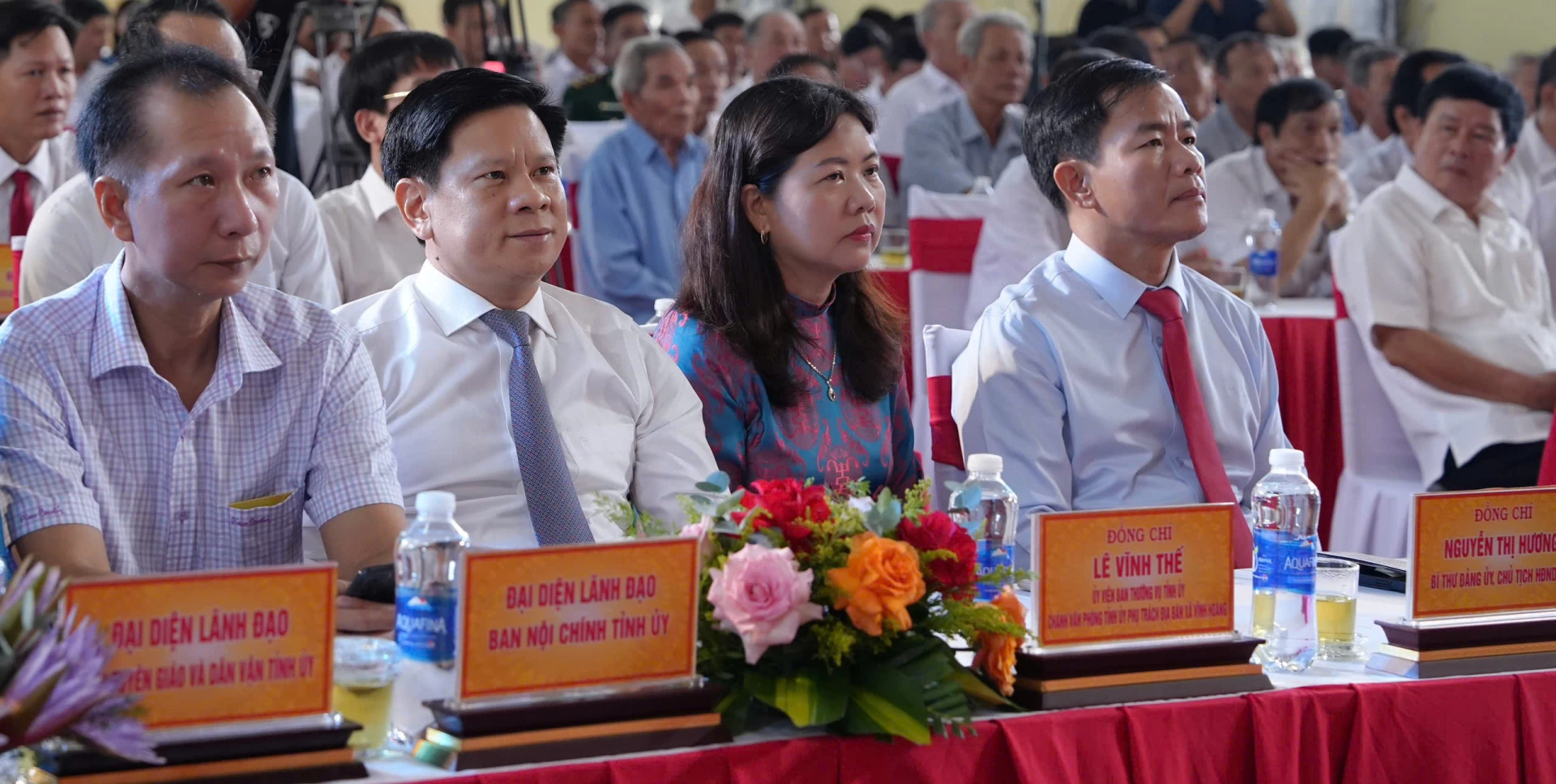 Đồng chí Nguyễn Văn Phương, Ủy viên Trung ương Đảng, Bí thư Tỉnh ủy cùng các đại biểu dự lễ công bố - Ảnh: Mỹ Nhị